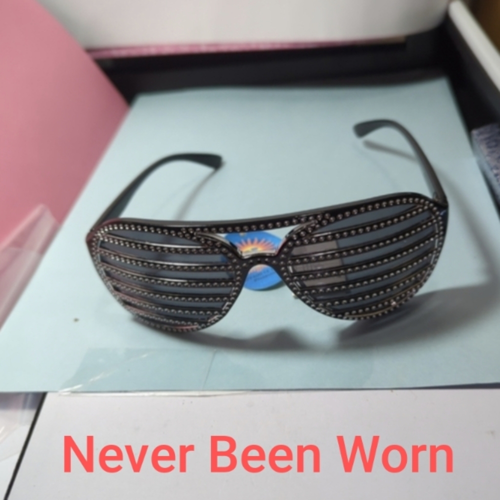 Vintage 80's/90's Vent Frame Beach Sun Eyewear UV400 Never Been Worn Black/Silve